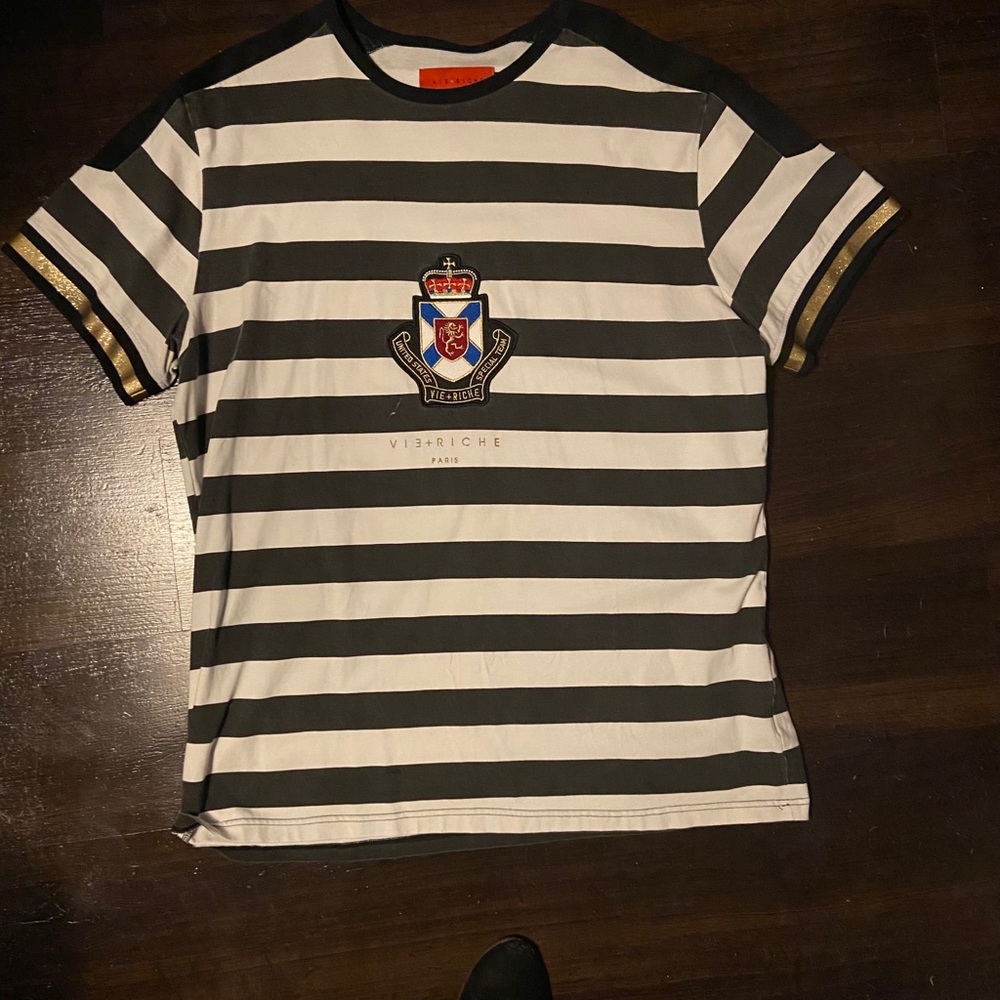 Men’s striped shirt